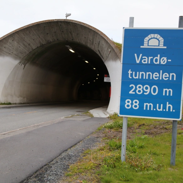 Vuoreijan menevä tunneli meren alta